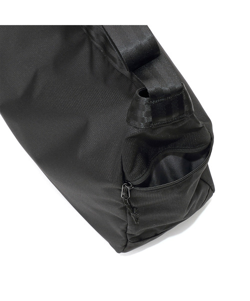 CHROME（クローム）の「［ CHROME / クローム ］NEWSPAPER MESSENGER / ニュースペーパー メッセンジャー バッグ 耐水 26L ビッグショルダーバッグ（ショルダーバッグ・メンズ・ベージュ/ブラック/グレー・FREE）」の21枚目の写真