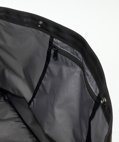 CHROME（クローム）の「［ CHROME / クローム ］NEWSPAPER MESSENGER / ニュースペーパー メッセンジャー バッグ 耐水 26L ビッグショルダーバッグ（ショルダーバッグ・メンズ・ベージュ/ブラック/グレー・FREE）」の16枚目の写真