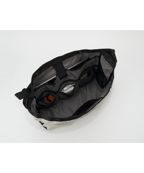 CHROME（クローム）の「［ CHROME / クローム ］NEWSPAPER MESSENGER / ニュースペーパー メッセンジャー バッグ 耐水 26L ビッグショルダーバッグ（ショルダーバッグ・メンズ・ベージュ/ブラック/グレー・FREE）」の18枚目の写真