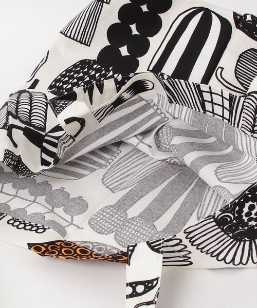 marimekko(マリメッコ)の「Puutarhurin Parhaat / tote bag 43X44(トートバッグ・レディース・ブラック・FREE)」の2枚目の写真