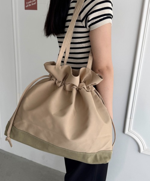 wears(ウェアーズ)の「【A4収納可】大容量 巾着トートバッグ(ショルダーバッグ・レディース・ブラック/ベージュ・FREE)」の14枚目の写真
