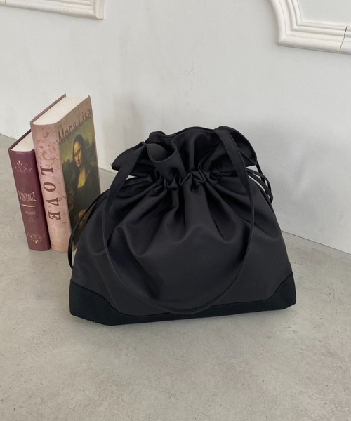 wears(ウェアーズ)の「【A4収納可】大容量 巾着トートバッグ(ショルダーバッグ・レディース・ブラック/ベージュ・FREE)」の4枚目の写真