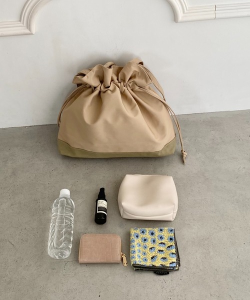 wears(ウェアーズ)の「【A4収納可】大容量 巾着トートバッグ(ショルダーバッグ・レディース・ブラック/ベージュ・FREE)」の17枚目の写真