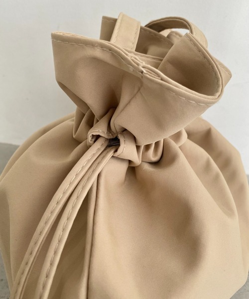 wears(ウェアーズ)の「【A4収納可】大容量 巾着トートバッグ(ショルダーバッグ・レディース・ブラック/ベージュ・FREE)」の21枚目の写真