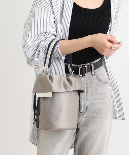 TOFF&LOADSTONE(トフアンドロードストーン)の「Air bucket(エア バケット)(ハンドバッグ・レディース・ライトグレー系5/ブラック系6/ブラック・00)」の4枚目の写真