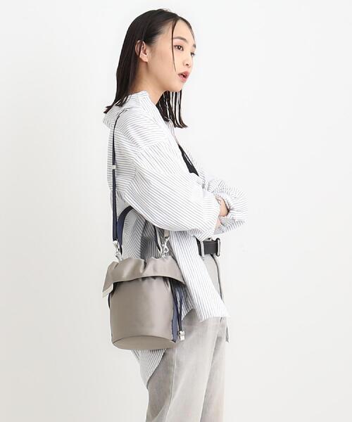 TOFF&LOADSTONE(トフアンドロードストーン)の「Air bucket(エア バケット)(ハンドバッグ・レディース・ライトグレー系5/ブラック系6/ブラック・00)」の5枚目の写真
