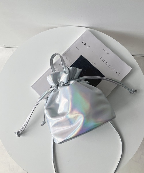 AS KNOW AS plus(アズノゥアズプラス)の「エコレザー メタリック巾着ショルダーバッグ(ショルダーバッグ・レディース・その他/ガンメタ/シルバー/ブロンズ・FREE)」の14枚目の写真