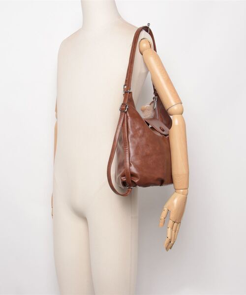 gossip！ロサンゼルス（ゴシップロサンゼルス）の「Y2Kチャーム付き大容量バッグ ショルダーバッグ＆斜め掛けバッグ デイリー＆通勤用/3WAY（ショルダーバッグ・レディース・ブラウン/ダークブラウン/ブラック/カーキブラウン/オフホワイト・FREE）」の6枚目の写真