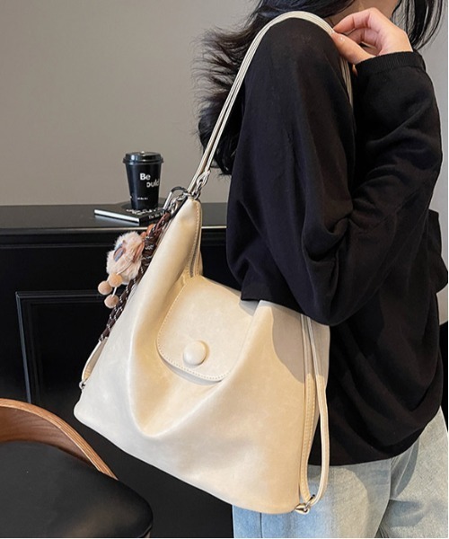 gossip！ロサンゼルス（ゴシップロサンゼルス）の「Y2Kチャーム付き大容量バッグ ショルダーバッグ＆斜め掛けバッグ デイリー＆通勤用/3WAY（ショルダーバッグ・レディース・ブラウン/ダークブラウン/ブラック/カーキブラウン/オフホワイト・FREE）」の2枚目の写真