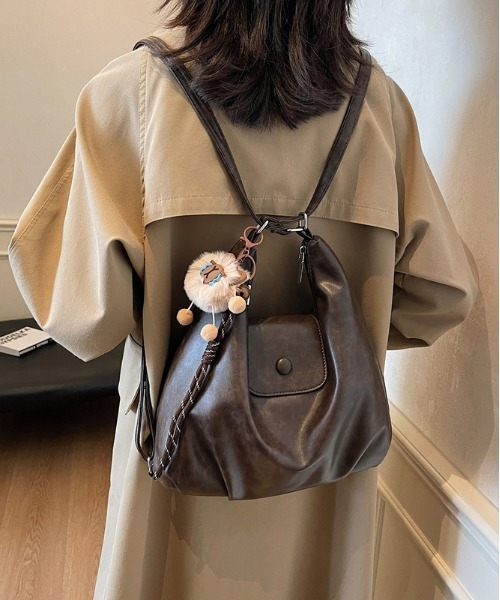 gossip！ロサンゼルス（ゴシップロサンゼルス）の「Y2Kチャーム付き大容量バッグ ショルダーバッグ＆斜め掛けバッグ デイリー＆通勤用/3WAY（ショルダーバッグ・レディース・ブラウン/ダークブラウン/ブラック/カーキブラウン/オフホワイト・FREE）」の7枚目の写真