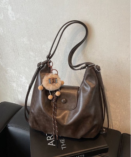 gossip！ロサンゼルス（ゴシップロサンゼルス）の「Y2Kチャーム付き大容量バッグ ショルダーバッグ＆斜め掛けバッグ デイリー＆通勤用/3WAY（ショルダーバッグ・レディース・ブラウン/ダークブラウン/ブラック/カーキブラウン/オフホワイト・FREE）」の22枚目の写真