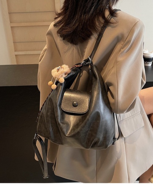 gossip！ロサンゼルス（ゴシップロサンゼルス）の「Y2Kチャーム付き大容量バッグ ショルダーバッグ＆斜め掛けバッグ デイリー＆通勤用/3WAY（ショルダーバッグ・レディース・ブラウン/ダークブラウン/ブラック/カーキブラウン/オフホワイト・FREE）」の18枚目の写真