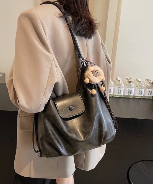 gossip！ロサンゼルス（ゴシップロサンゼルス）の「Y2Kチャーム付き大容量バッグ ショルダーバッグ＆斜め掛けバッグ デイリー＆通勤用/3WAY（ショルダーバッグ・レディース・ブラウン/ダークブラウン/ブラック/カーキブラウン/オフホワイト・FREE）」の20枚目の写真