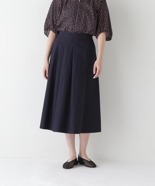 human woman(ヒューマンウーマン)の「◆C/Lウェザーアシンメトリータックスカート(スカート・レディース・ベージュ/ネイビー・SMALL/MEDIUM)」の4枚目の写真