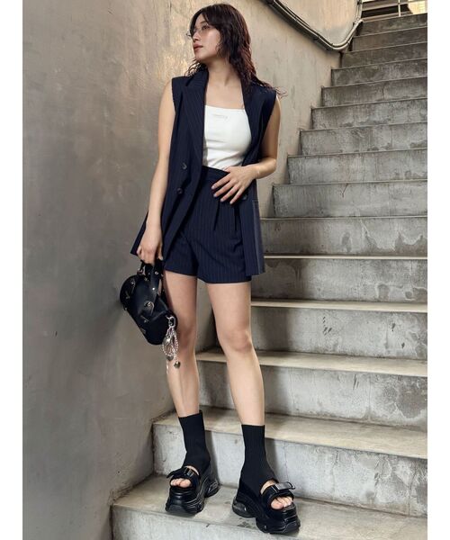 MURUA(ムルーア)の「ロゴプレートスクエアキャミ(キャミソール・レディース・ホワイト/ブラック/グレー・FREE)」の19枚目の写真