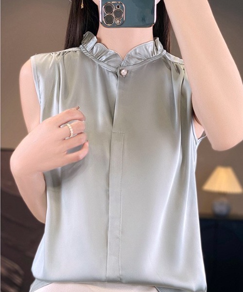 a lot of love(ア ロット オブ ラブ)の「フリルネック ノースリーブブラウス(シャツ/ブラウス・レディース・ブルー/ブラック/ホワイト/グリーン・FREE)」の8枚目の写真
