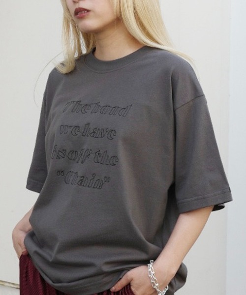 NOMINE（ノミネ）の「【ユニセックス】刺繍 ロゴ Tシャツ（Tシャツ/カットソー・レディース・ブラック/ホワイト系その他/レッド/チャコールグレー/ホワイト系その他2・MEDIUM/LARGE）」の4枚目の写真