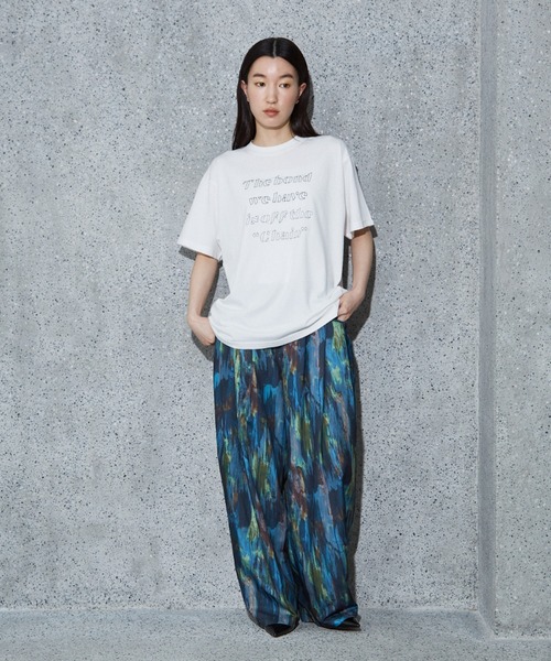 NOMINE（ノミネ）の「【ユニセックス】刺繍 ロゴ Tシャツ（Tシャツ/カットソー・レディース・ブラック/ホワイト系その他/レッド/チャコールグレー/ホワイト系その他2・MEDIUM/LARGE）」の9枚目の写真