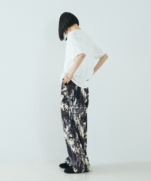 NOMINE（ノミネ）の「【ユニセックス】刺繍 ロゴ Tシャツ（Tシャツ/カットソー・レディース・ブラック/ホワイト系その他/レッド/チャコールグレー/ホワイト系その他2・MEDIUM/LARGE）」の14枚目の写真