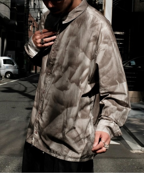 2AM(ツーエイエム)の「INTODUSK / MARBLED SHIRT(シャツ/ブラウス・メンズ・サンドベージュ・MEDIUM)」の2枚目の写真