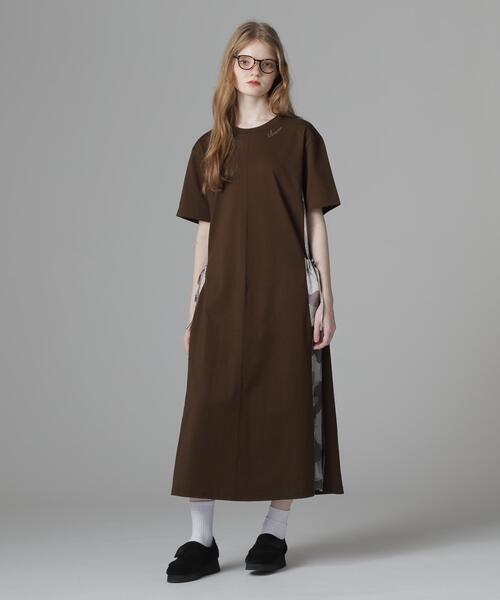 AVIREX(アヴィレックス)の「PLEATED CAMO MIX GATHER POCKET ONE PIECE/プリーツカモミックスギャザーポケットワンピース(ワンピース・レディース・ブラック/オリーブ系/ブラウン・F)」の2枚目の写真