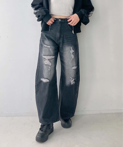 AS KNOW AS plus（アズノゥアズプラス）の「●アソートデザイン ワイドカーブデニムパンツ（オーバーダイ・ビジュー・グラデーション）（デニムパンツ・レディース・グレー系/サックスブルー系/ブラック系/ブルー系/ブラック系1/カモフラージュ・FREE）」の3枚目の写真