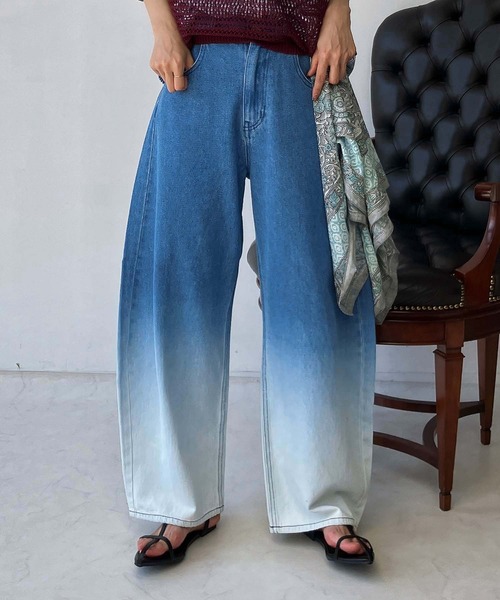 AS KNOW AS plus（アズノゥアズプラス）の「●アソートデザイン ワイドカーブデニムパンツ（オーバーダイ・ビジュー・グラデーション）（デニムパンツ・レディース・グレー系/サックスブルー系/ブラック系/ブルー系/ブラック系1/カモフラージュ・FREE）」の5枚目の写真