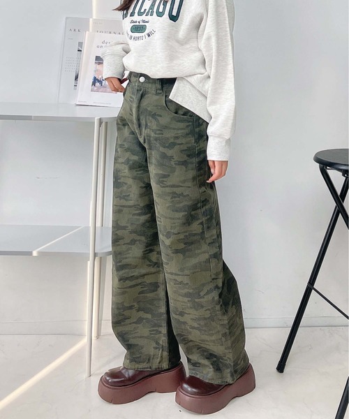 AS KNOW AS plus（アズノゥアズプラス）の「●アソートデザイン ワイドカーブデニムパンツ（オーバーダイ・ビジュー・グラデーション）（デニムパンツ・レディース・グレー系/サックスブルー系/ブラック系/ブルー系/ブラック系1/カモフラージュ・FREE）」の6枚目の写真