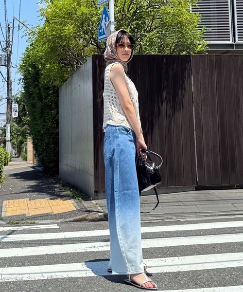 AS KNOW AS plus（アズノゥアズプラス）の「●アソートデザイン ワイドカーブデニムパンツ（オーバーダイ・ビジュー・グラデーション）（デニムパンツ・レディース・グレー系/サックスブルー系/ブラック系/ブルー系/ブラック系1/カモフラージュ・FREE）」の7枚目の写真