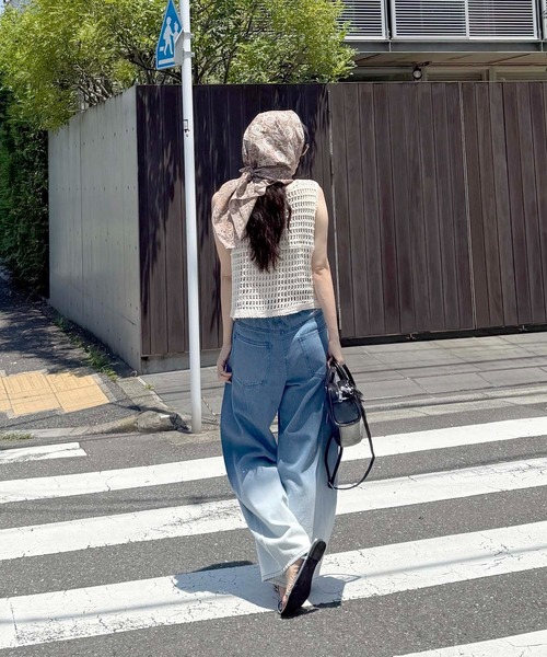 AS KNOW AS plus（アズノゥアズプラス）の「●アソートデザイン ワイドカーブデニムパンツ（オーバーダイ・ビジュー・グラデーション）（デニムパンツ・レディース・グレー系/サックスブルー系/ブラック系/ブルー系/ブラック系1/カモフラージュ・FREE）」の9枚目の写真