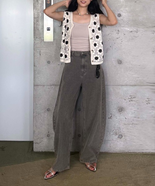 AS KNOW AS plus（アズノゥアズプラス）の「●アソートデザイン ワイドカーブデニムパンツ（オーバーダイ・ビジュー・グラデーション）（デニムパンツ・レディース・グレー系/サックスブルー系/ブラック系/ブルー系/ブラック系1/カモフラージュ・FREE）」の22枚目の写真