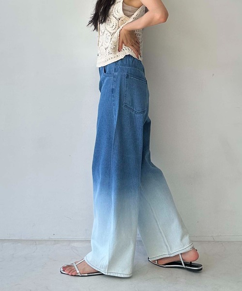 AS KNOW AS plus（アズノゥアズプラス）の「●アソートデザイン ワイドカーブデニムパンツ（オーバーダイ・ビジュー・グラデーション）（デニムパンツ・レディース・グレー系/サックスブルー系/ブラック系/ブルー系/ブラック系1/カモフラージュ・FREE）」の17枚目の写真