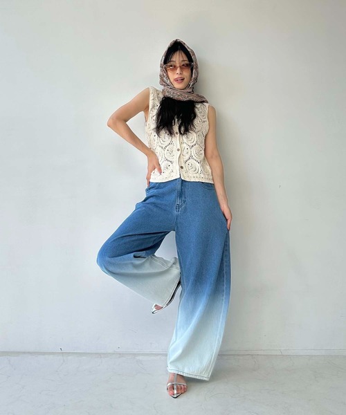 AS KNOW AS plus（アズノゥアズプラス）の「●アソートデザイン ワイドカーブデニムパンツ（オーバーダイ・ビジュー・グラデーション）（デニムパンツ・レディース・グレー系/サックスブルー系/ブラック系/ブルー系/ブラック系1/カモフラージュ・FREE）」の18枚目の写真