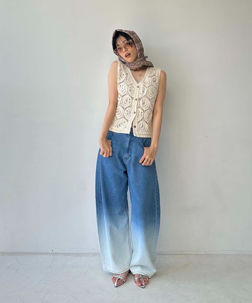 AS KNOW AS plus（アズノゥアズプラス）の「●アソートデザイン ワイドカーブデニムパンツ（オーバーダイ・ビジュー・グラデーション）（デニムパンツ・レディース・グレー系/サックスブルー系/ブラック系/ブルー系/ブラック系1/カモフラージュ・FREE）」の19枚目の写真