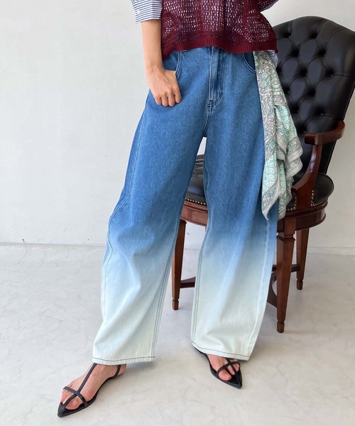 AS KNOW AS plus（アズノゥアズプラス）の「●アソートデザイン ワイドカーブデニムパンツ（オーバーダイ・ビジュー・グラデーション）（デニムパンツ・レディース・グレー系/サックスブルー系/ブラック系/ブルー系/ブラック系1/カモフラージュ・FREE）」の16枚目の写真