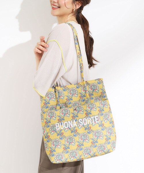 SHOO・LA・RUE(シューラルー)の「【A4サイズ】幸運を呼び寄せてくれそうな ラタプリント トートバッグ(トートバッグ・レディース・グリーン系その他2/イエロー系/オレンジ系その他2/ブルー系その他2・00)」の2枚目の写真