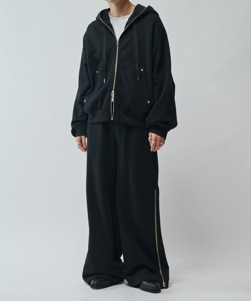 Lui's（ルイス）の「【SURJENT】 サイドジップ スタッズスウェットパンツ（スウェットパンツ・メンズ・ライトグレー/ブラック・2/1）」の8枚目の写真