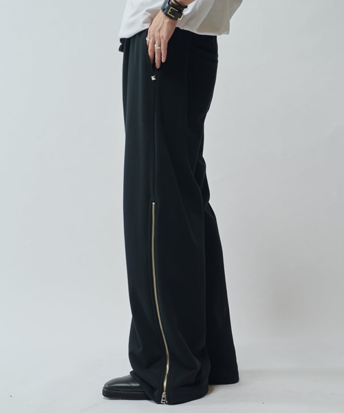 Lui's（ルイス）の「【SURJENT】 サイドジップ スタッズスウェットパンツ（スウェットパンツ・メンズ・ライトグレー/ブラック・2/1）」の4枚目の写真