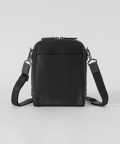 BLACK LABEL CRESTBRIDGE（ブラックレーベル・クレストブリッジ）の「ナイロンコンビカルゼシャドークレストブリッジチェックビジネスミニクロスボディバッグ（ショルダーバッグ・メンズ・ブラック/ネイビー・FREE）」の6枚目の写真