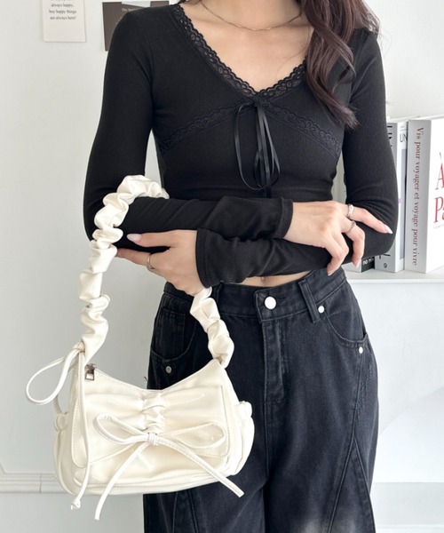 wears(ウェアーズ)の「ギャザーショルダーリボンバッグ(ショルダーバッグ・レディース・レッド/ブラック/アイボリー/シルバー・FREE)」の5枚目の写真