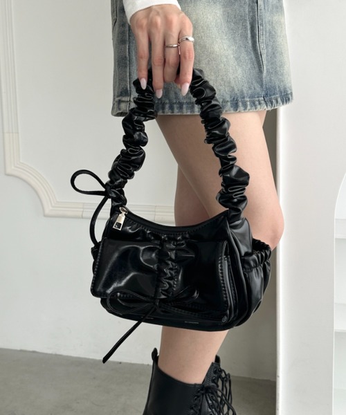 wears(ウェアーズ)の「ギャザーショルダーリボンバッグ(ショルダーバッグ・レディース・レッド/ブラック/アイボリー/シルバー・FREE)」の18枚目の写真