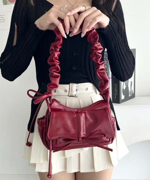 wears(ウェアーズ)の「ギャザーショルダーリボンバッグ(ショルダーバッグ・レディース・レッド/ブラック/アイボリー/シルバー・FREE)」の21枚目の写真