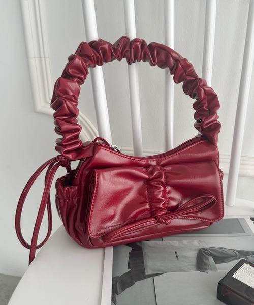 wears(ウェアーズ)の「ギャザーショルダーリボンバッグ(ショルダーバッグ・レディース・レッド/ブラック/アイボリー/シルバー・FREE)」の11枚目の写真