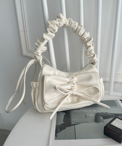 wears(ウェアーズ)の「ギャザーショルダーリボンバッグ(ショルダーバッグ・レディース・レッド/ブラック/アイボリー/シルバー・FREE)」の6枚目の写真
