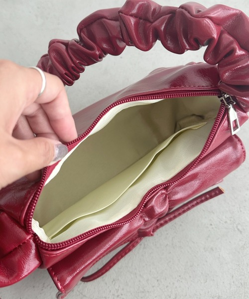 wears(ウェアーズ)の「ギャザーショルダーリボンバッグ(ショルダーバッグ・レディース・レッド/ブラック/アイボリー/シルバー・FREE)」の9枚目の写真