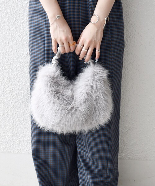 美品♡A.D.M.J. エーディーエムジェイ 2way ファーバッグ グレー 楽天市場】ADMJ バッグ トート トートバッグ A4 横入れ アクセソワ