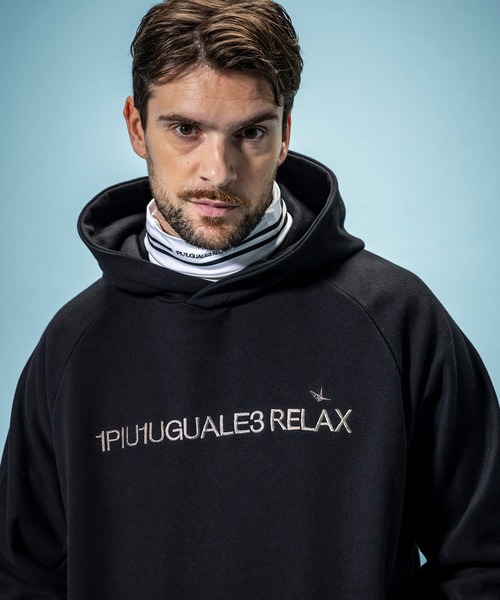 1PIU1UGUALE3 RELAX (ウノピゥウノウグァーレトレ リラックス)の「1PIU1UGUALE3 RELAX(ウノピゥウノウグァーレトレ リラックス)ドライタッチ グラデーションロゴ スウェットフーディー(伸縮性/吸水速乾)(パーカー・メンズ・ブラック/グレー・S/M/L/XL/XXL)」の11枚目の写真