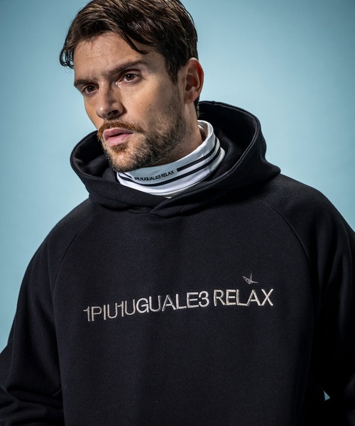1PIU1UGUALE3 RELAX (ウノピゥウノウグァーレトレ リラックス)の「1PIU1UGUALE3 RELAX(ウノピゥウノウグァーレトレ リラックス)ドライタッチ グラデーションロゴ スウェットフーディー(伸縮性/吸水速乾)(パーカー・メンズ・ブラック/グレー・S/M/L/XL/XXL)」の9枚目の写真