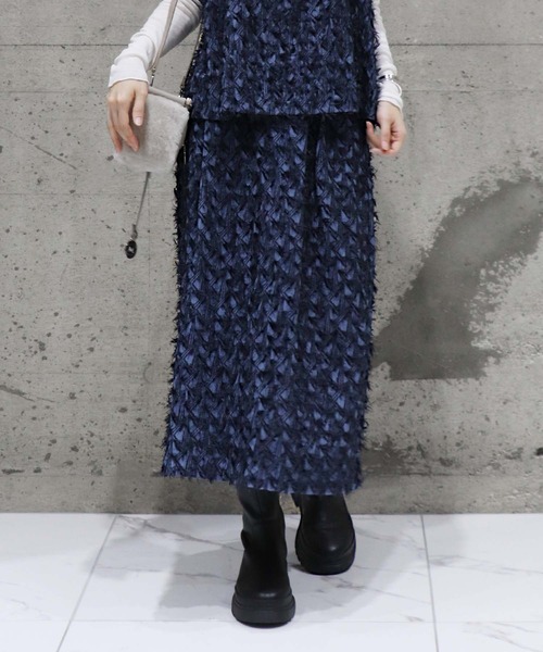 Jines(ジネス)の「デニムライクカットジャカードスカート【セットアップ可】(スカート・レディース・インディゴブルー/ブラック・38)」の1枚目の写真