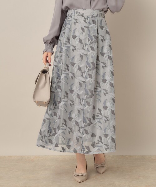 couture brooch（クチュールブローチ）の「【花柄・きれいめ・通勤】リンドウエンブロメッシュスカート（スカート・レディース・ブルー系8/グレー系3・42/40/38/36）」の7枚目の写真